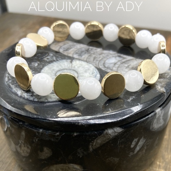 Alquimia Jewelry - White milky jade and gold coins beaded handmade bracelet bohemian vibes